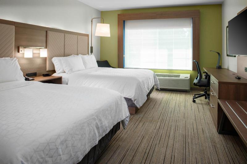 Standard Queen Room with Two Queen Beds image 3