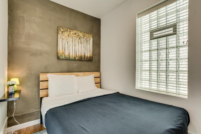 Welcome to West Town! 2 Bedrooms and PET FRIENDLY apts - image 3