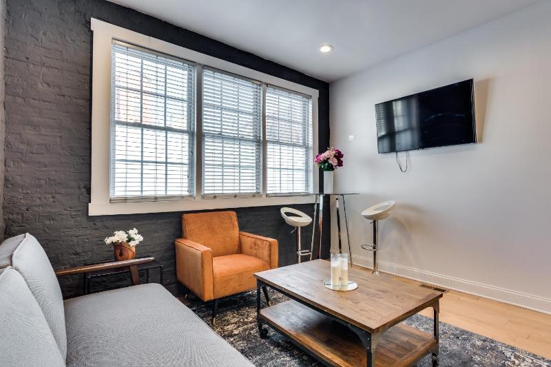 Great 1 BR Apartment in West Town - image 9