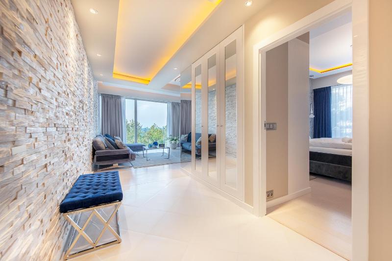 Two-Bedroom Apartment B317 (Sea View) image 4