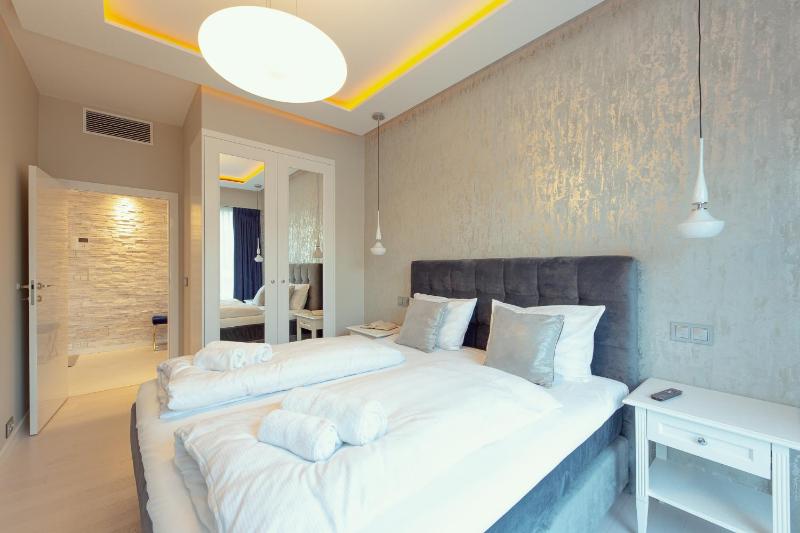 Two-Bedroom Apartment B317 (Sea View) image 3