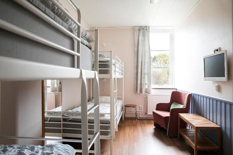 Triple Room with Shared Bathroom image 1