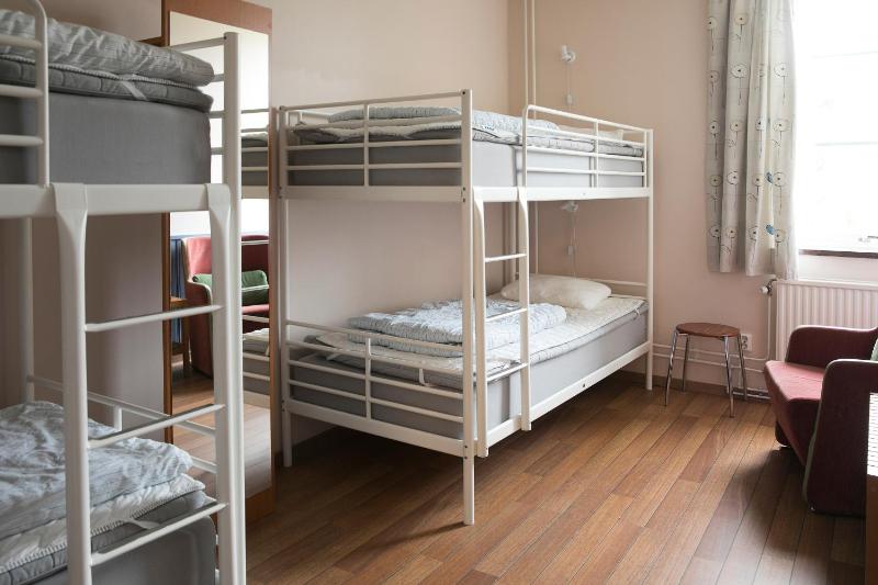 Triple Room with Shared Bathroom image 3