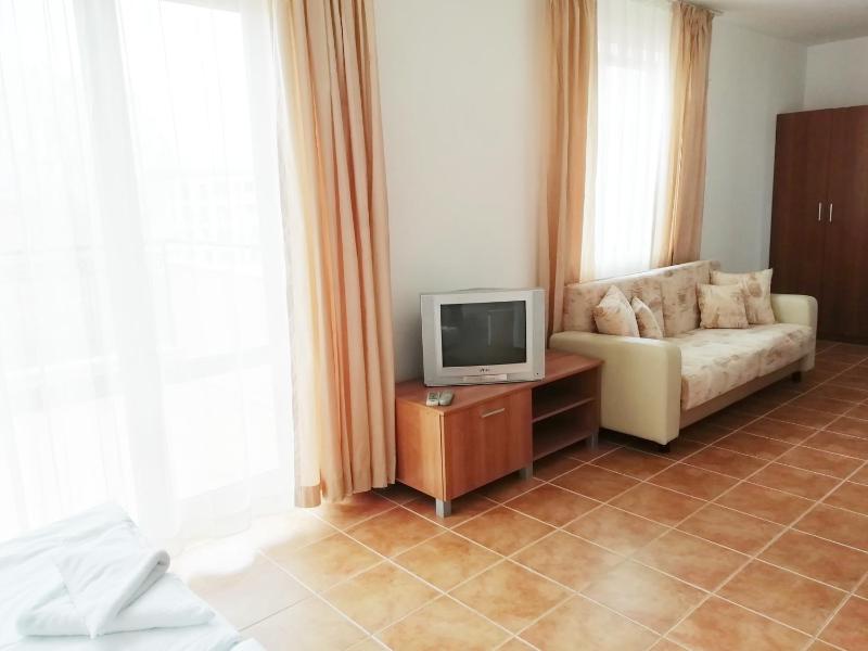 Studio with Balcony (2 Adults) image 1