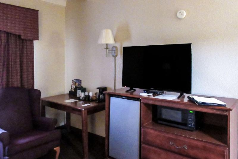 King Room - Non-Smoking image 2