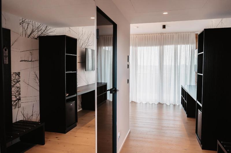 Deluxe Double Room with Balcony image 1