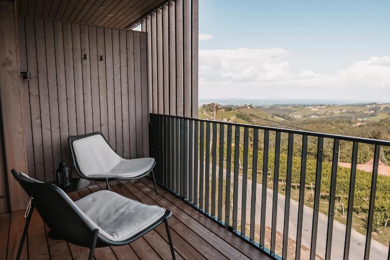 Deluxe Double Room with Balcony image 2