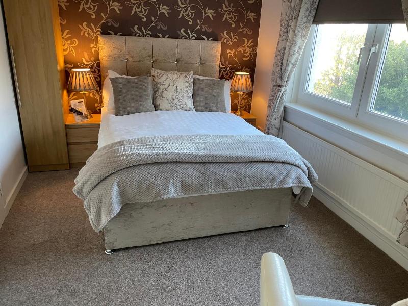 Economy Double En-Suite Room  image 4