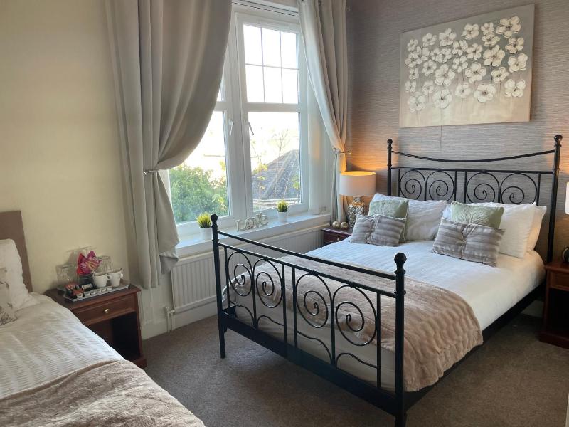 Double or Twin Room with Private External Bathroom image 1