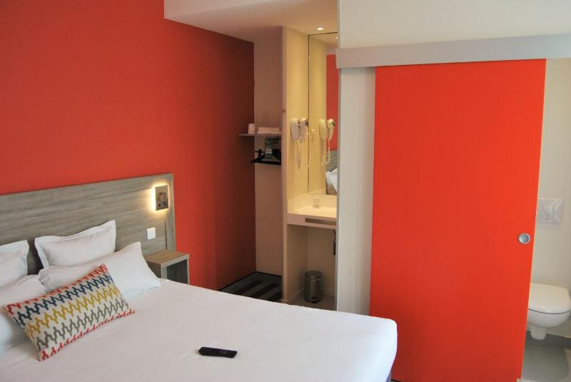 Small Double Room - Non-Smoking image 3