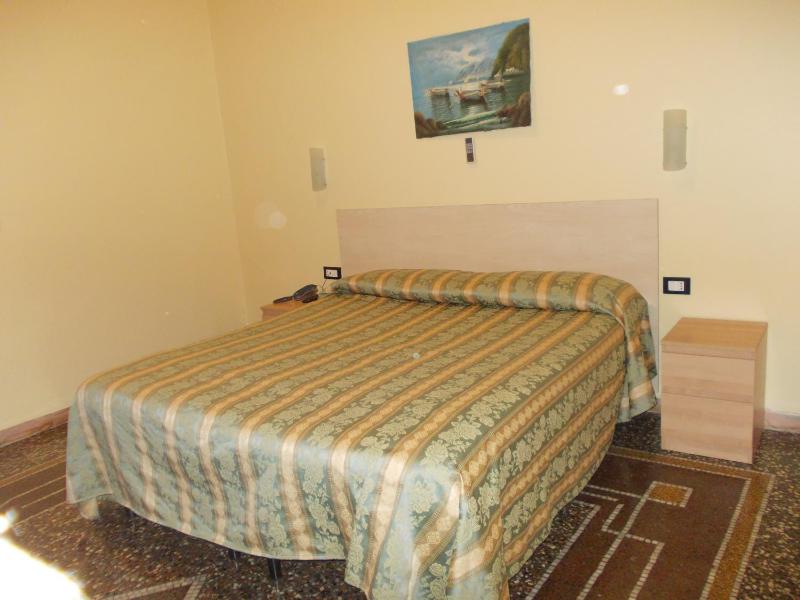 Double or Twin Room image 4