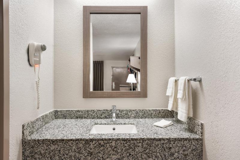 Renovated Superior King Room Non-Smoking image 3