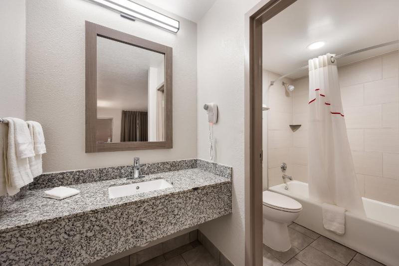 Renovated Deluxe Room with Two Double Beds Non-Smoking image 2