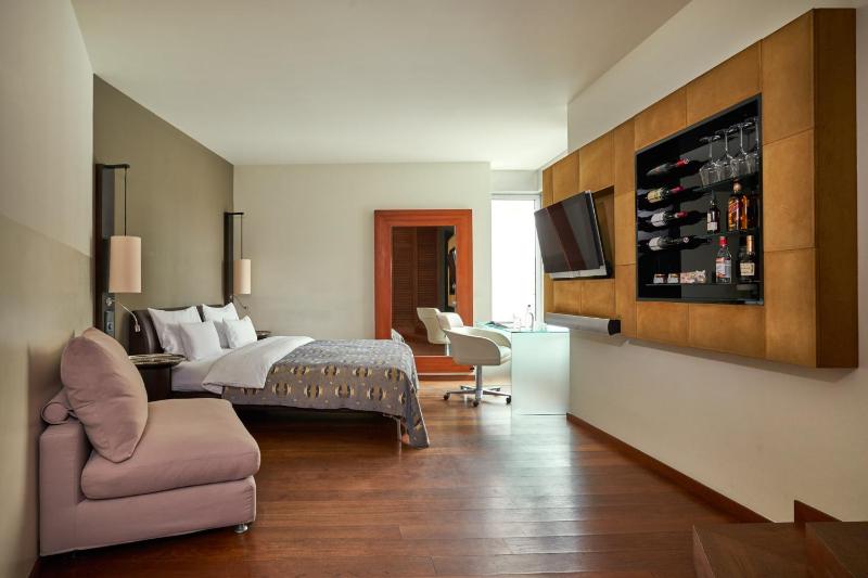 Deluxe Double Room image 3