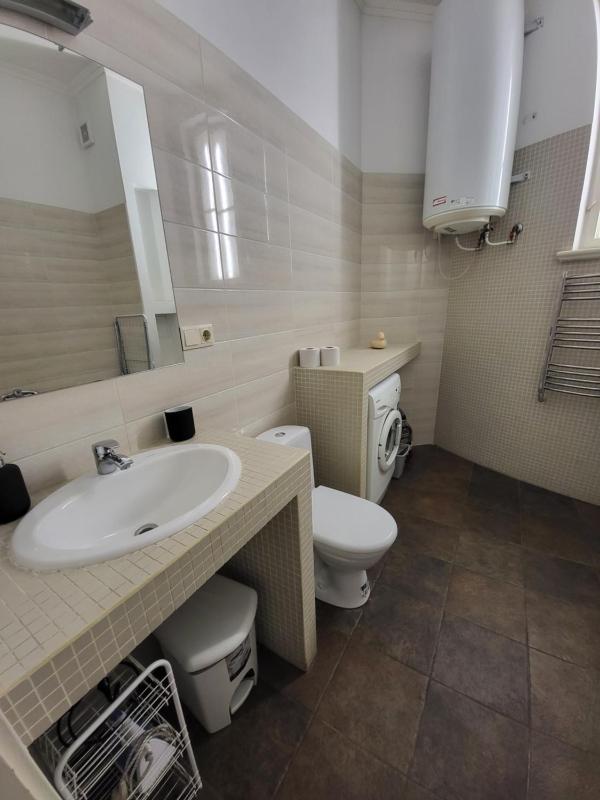 Standard One-Bedroom Apartment image 4