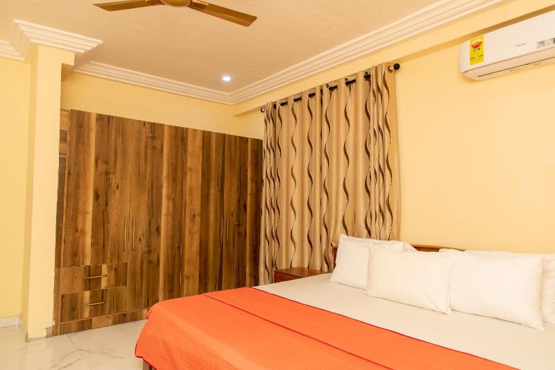 2 Bed Apartment - Parking Wifi Aircon - image 9
