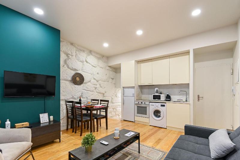 BmyGuest - Patio de Santa Catarina Apartment - image 20