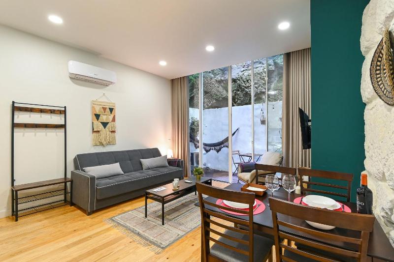 BmyGuest - Patio de Santa Catarina Apartment - image 26