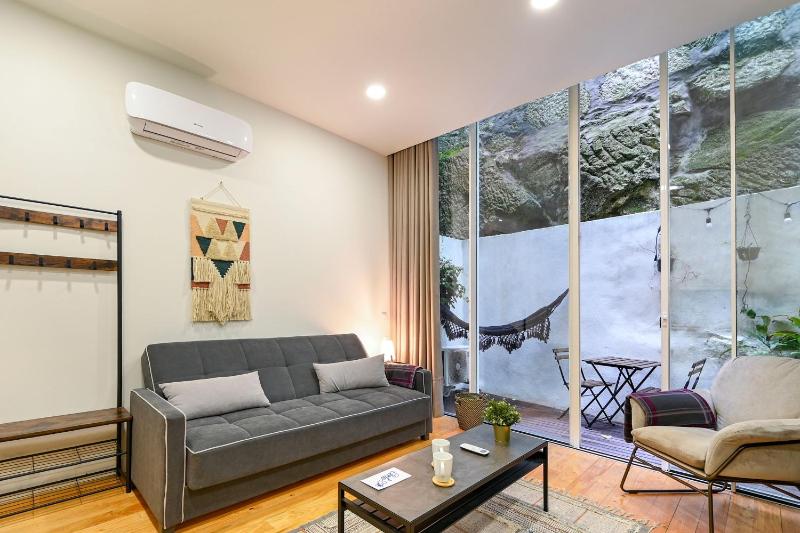 BmyGuest - Patio de Santa Catarina Apartment - image 17