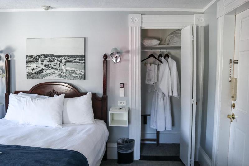 Queen Room image 1