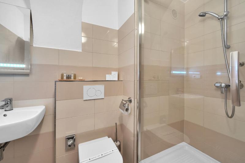 Small Twin Room image 3