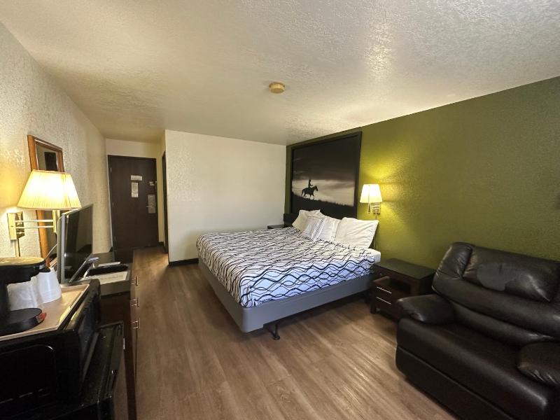 King Room image 4