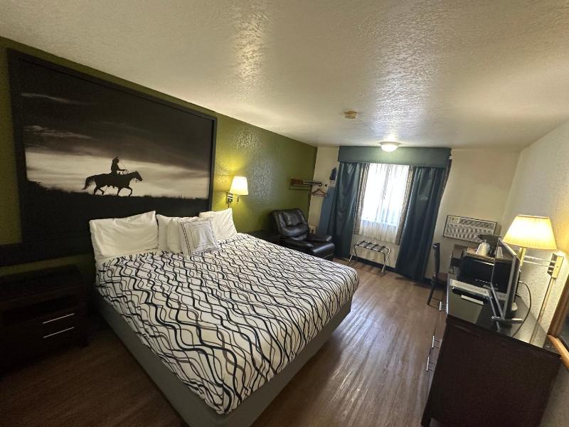 King Room image 3