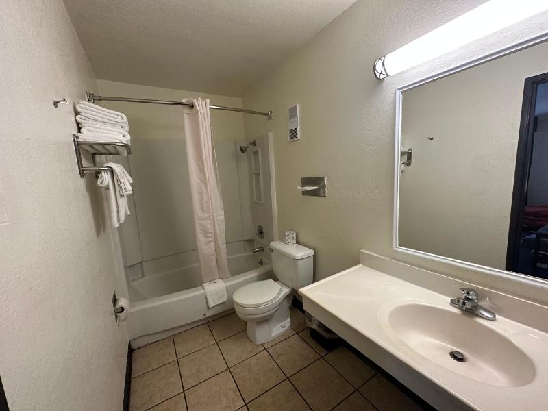 Queen Suite image 4