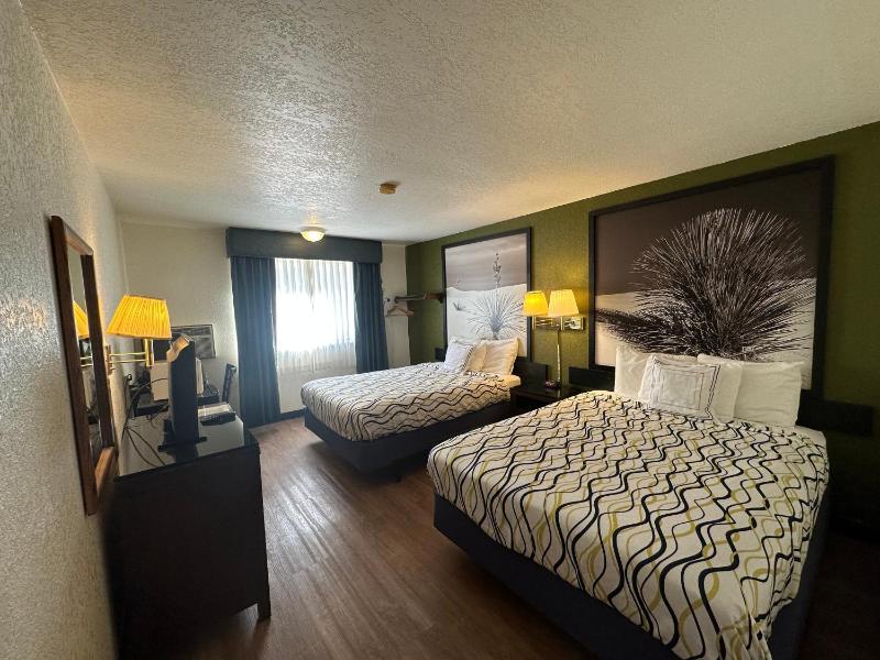 Queen Room image 3