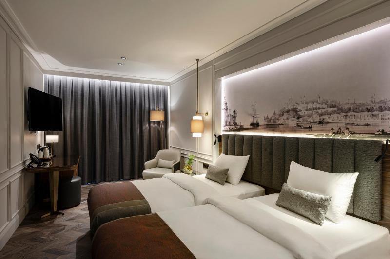 Deluxe Double or Twin Room image 4