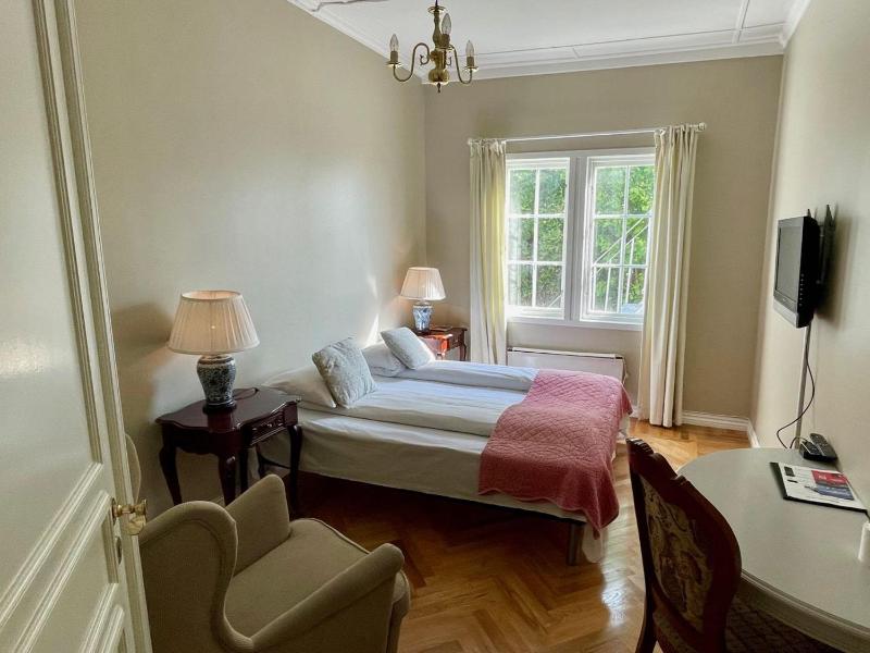 Double Room image 4