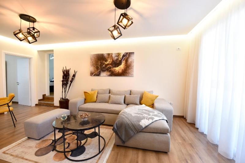 Noir Living 2 bedroom apartment - image 8