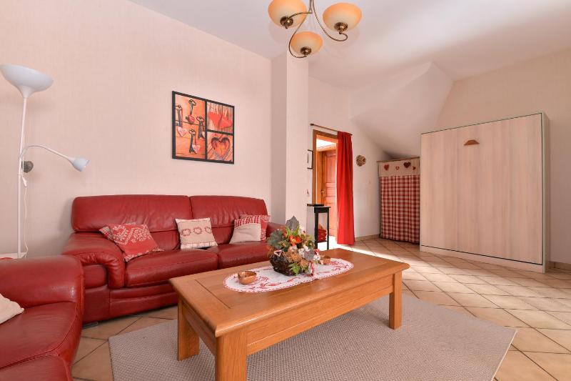 One-Bedroom Apartment image 4