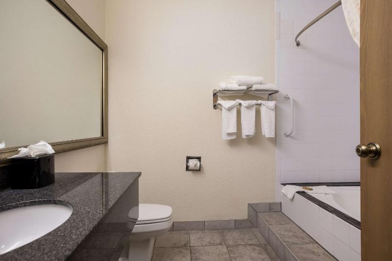 King Suite with Spa Bath image 2