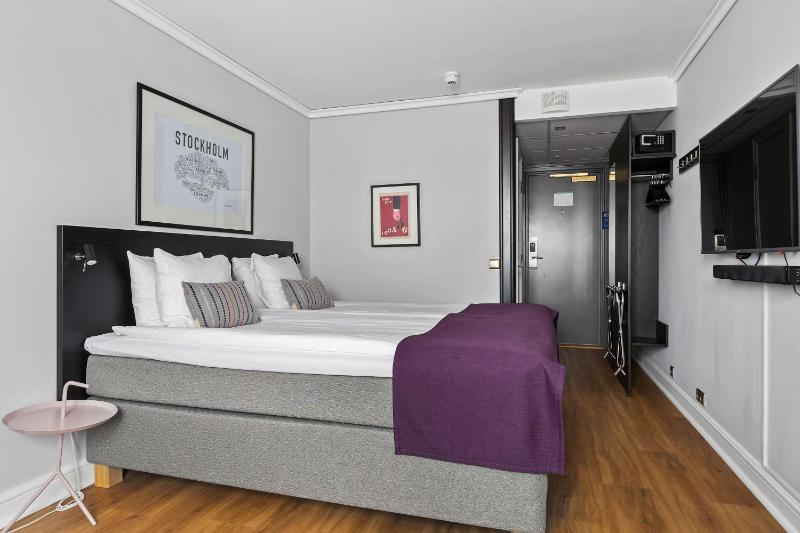 Standard Twin Room image 3