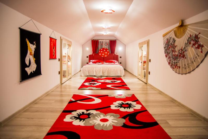 Deluxe King Suite image 1