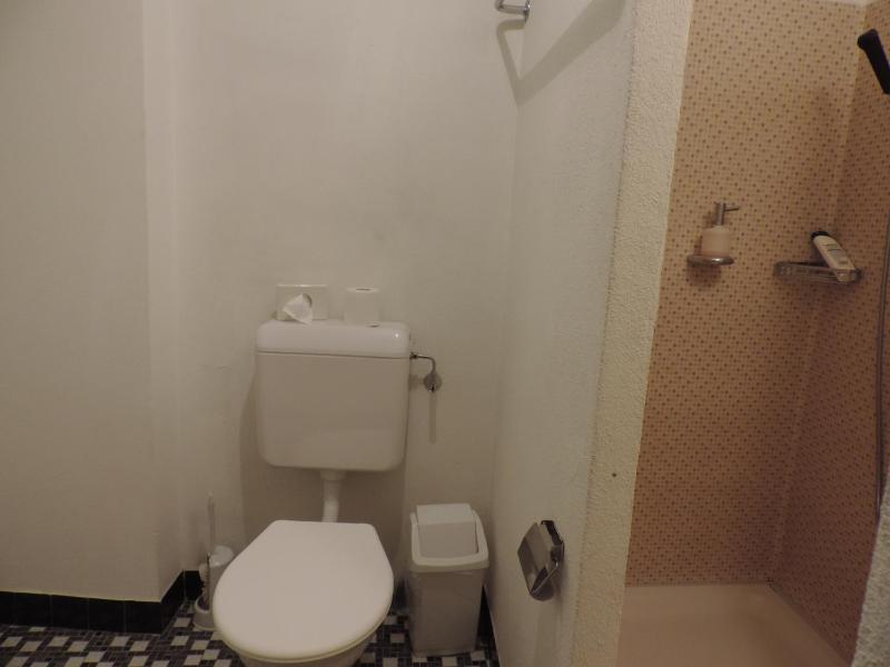 Double Room with Shared Bathroom image 3