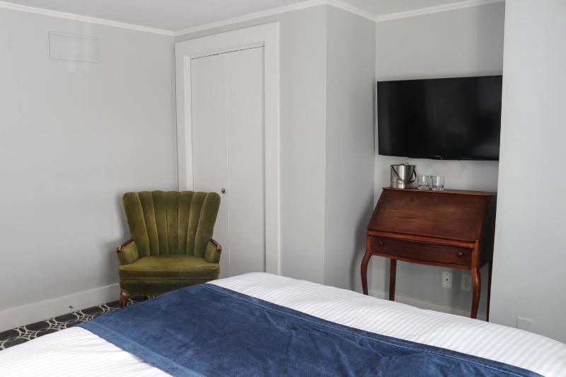 Queen Room image 3