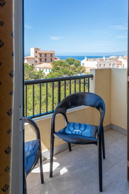 Two-Bedroom Apartment with Sea View image 3