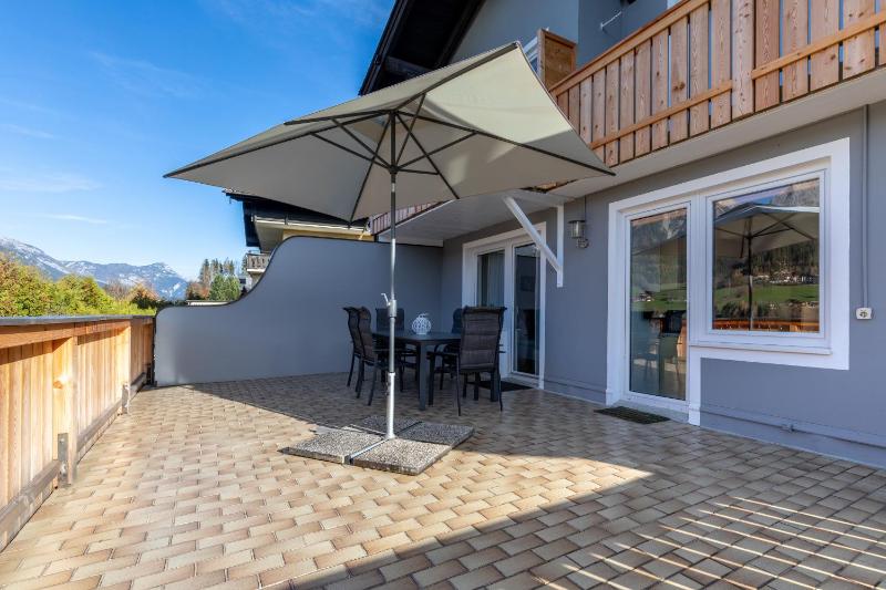 Three-Bedroom Apartment with Terrace and Mountain View image 3