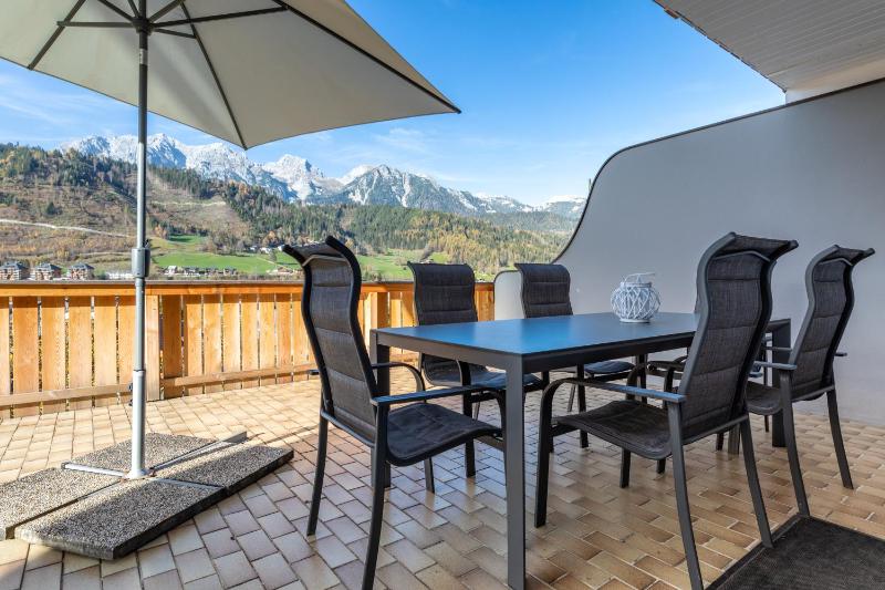 Three-Bedroom Apartment with Terrace and Mountain View image 2