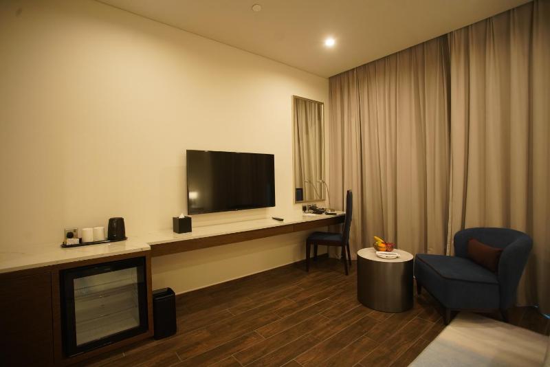 C - Hotel and Suites Doha - image 4