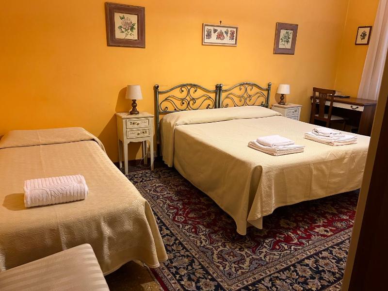 Classic Triple Room image 1