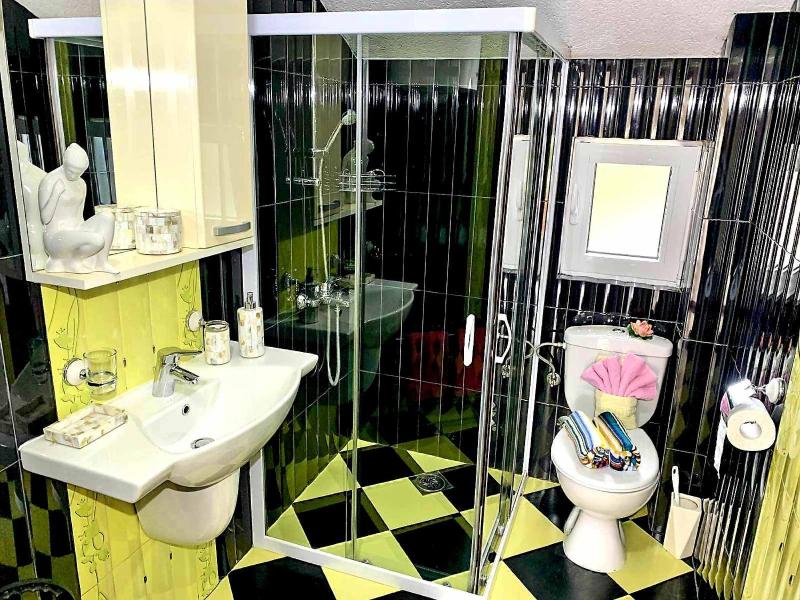 Studio Apartment with Balcony and Sea View image 4