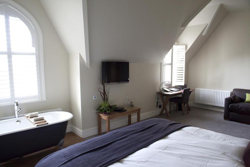 Deluxe Double Room image 4