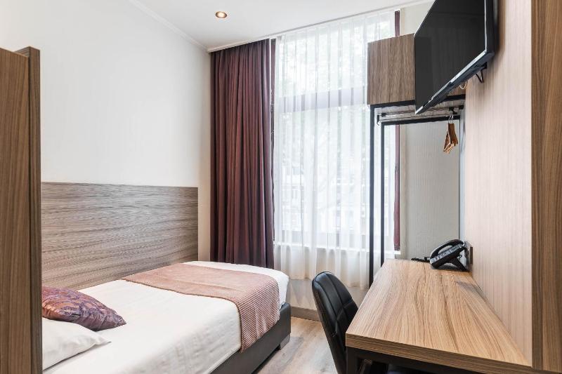 Standard Single Room image 4