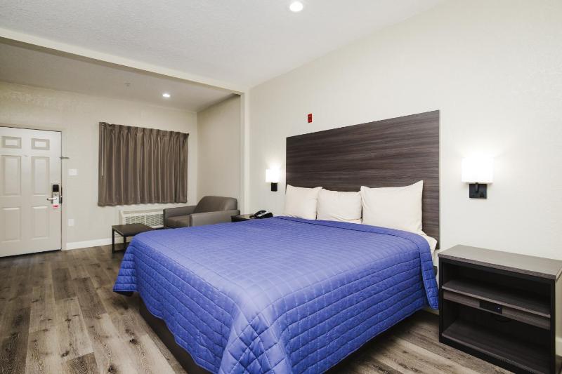 King Room - Non-Smoking image 4