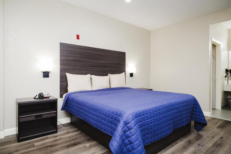 King Room - Non-Smoking image 3