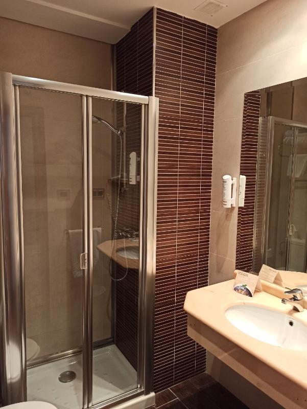 Double Room with City View image 1