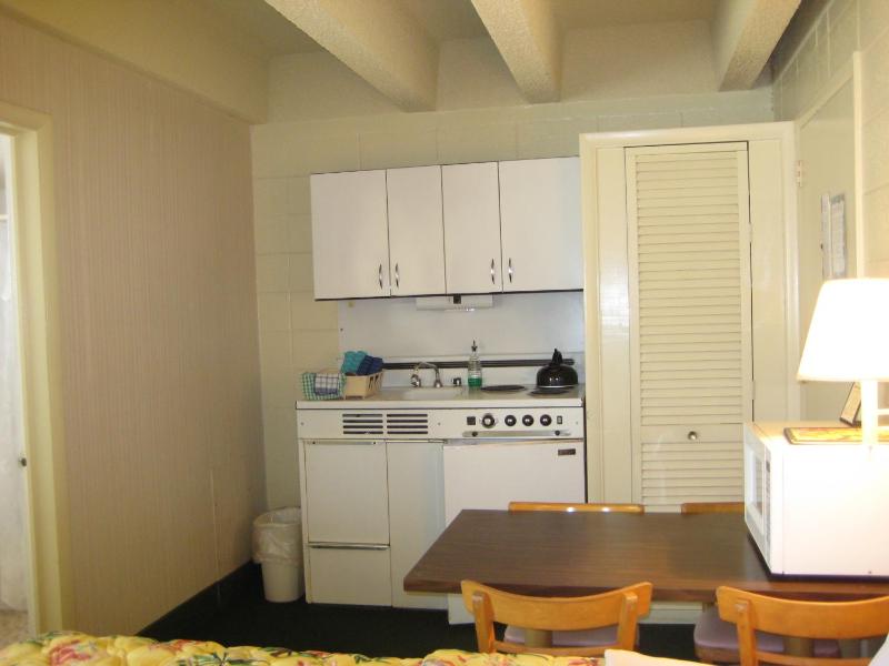 Kitchenette with 2 Double Beds image 3